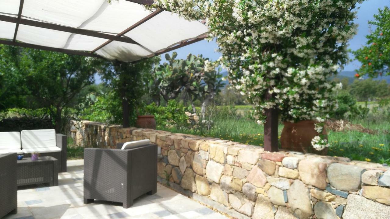 Bed and Breakfast Casale Diletta Castiadas Exterior foto